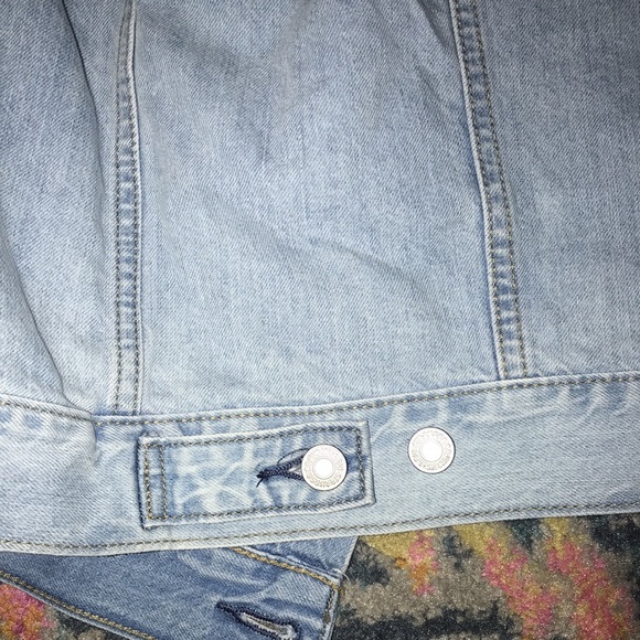 New light wash Levi’s Boyfriend Trucker Jacket - Picture 13 of 14